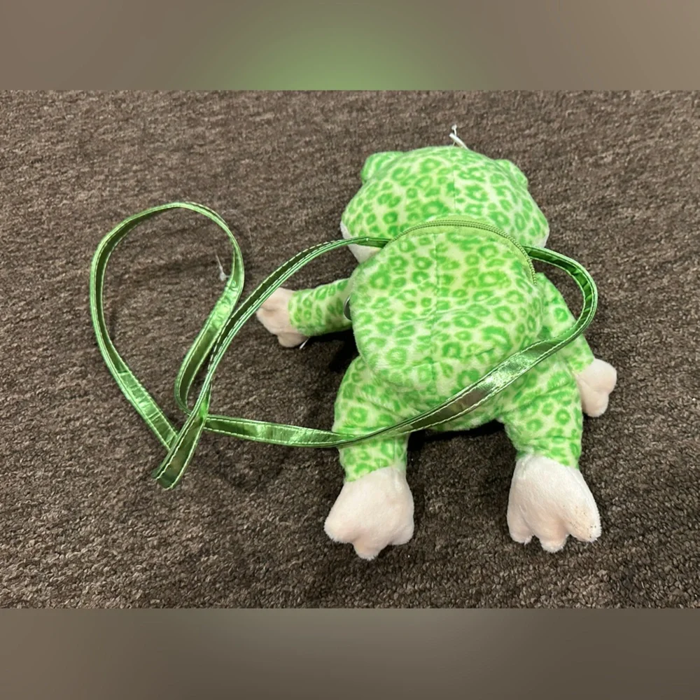 NWT! Girls pocketbook bag cute Green Frog Plush with zippered pocket